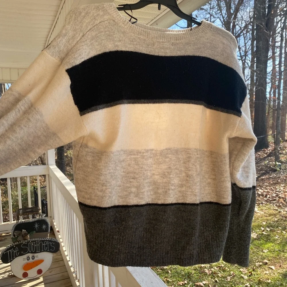 H&M sweater - Picture 3 of 3